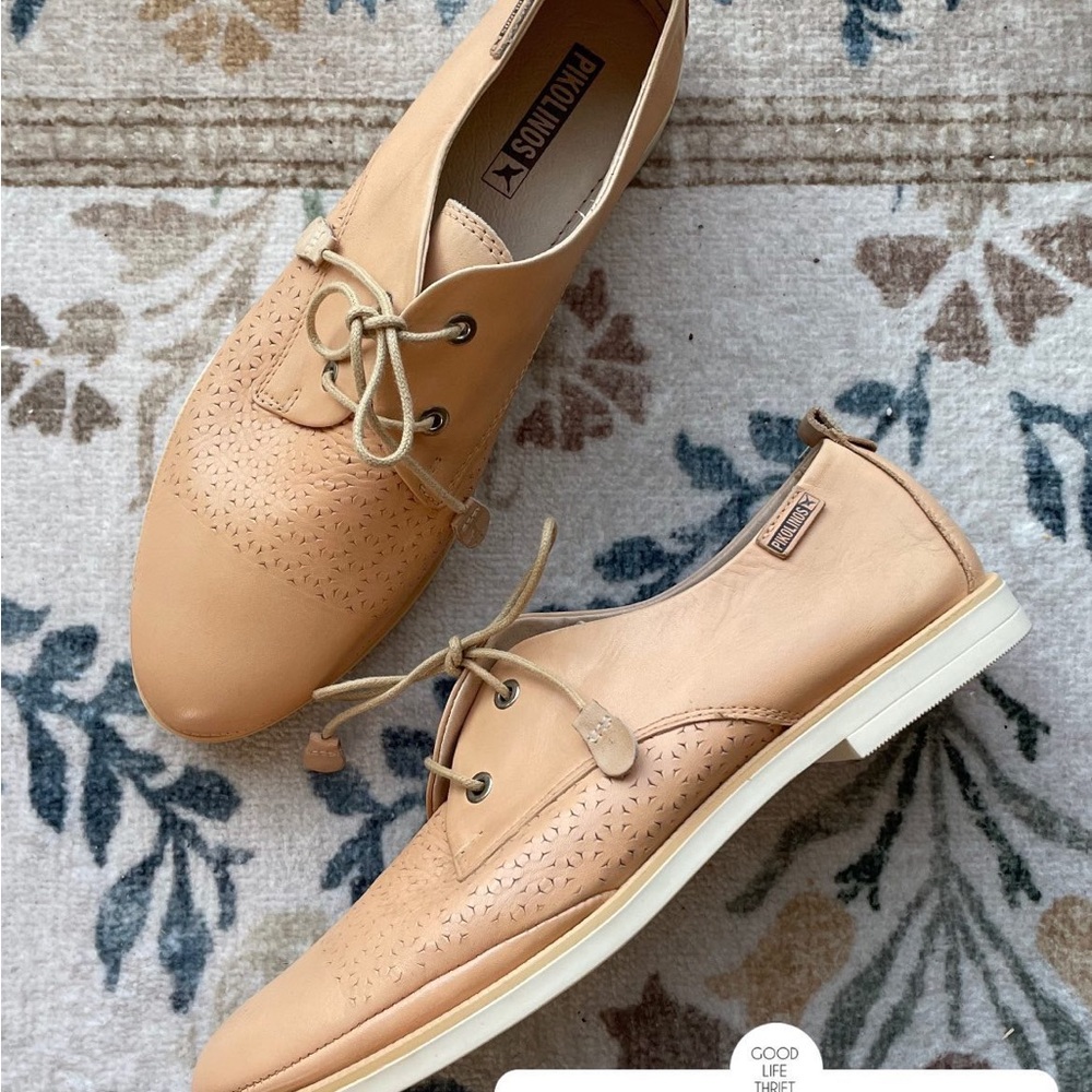 Pikolinos Tan Leather Shoes